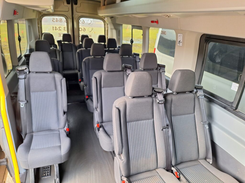 Ford Transit - środek